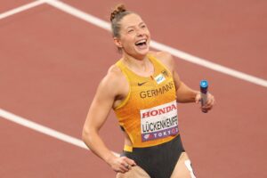 Lückenkemper zeigt funkelnden Ring – Kolleginnen gratulieren