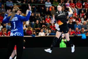 Kantersieg in der Schweiz: Handballerinnen schon in WM-Form