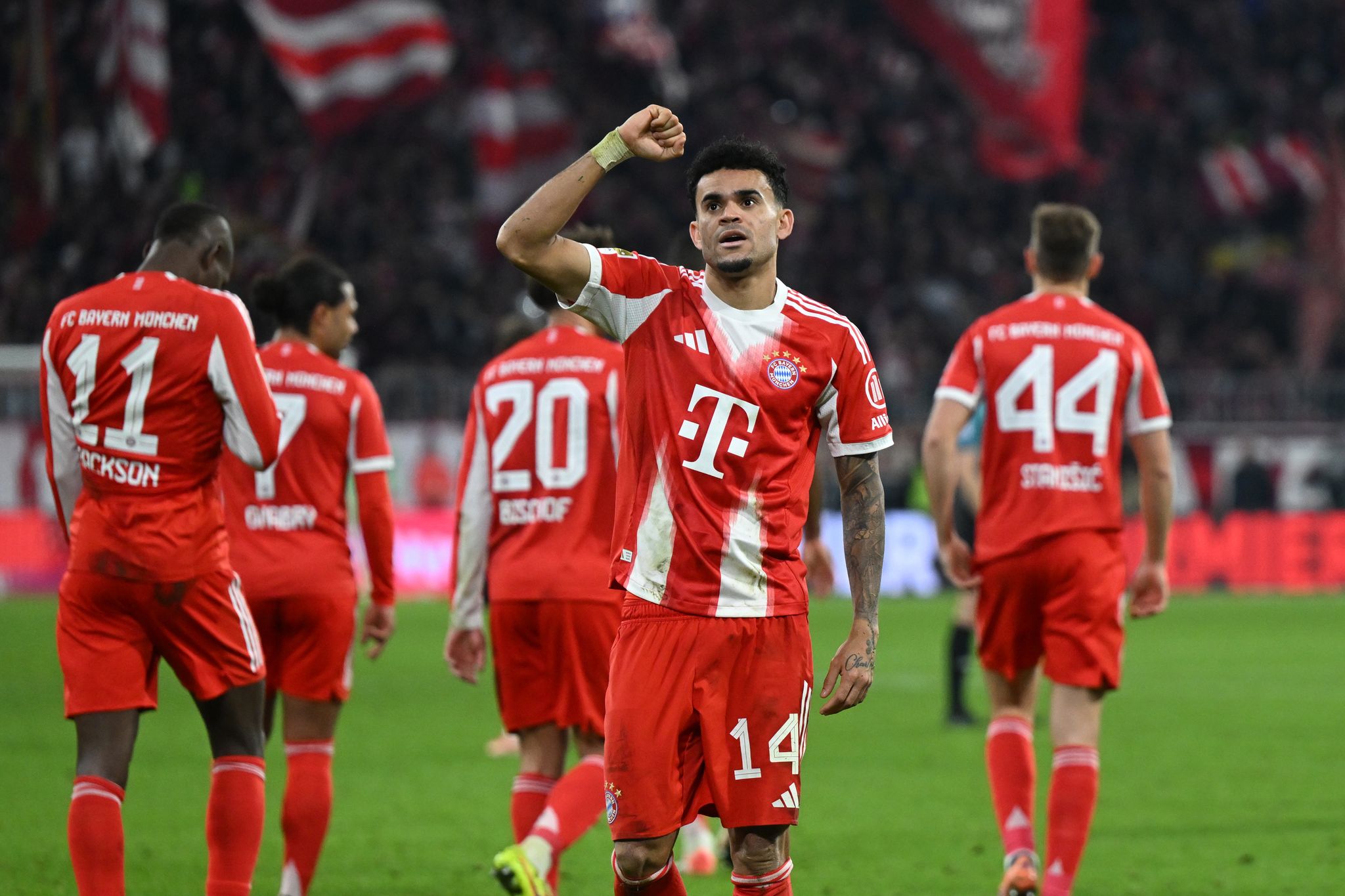 Später Bayern-Sieg gegen St. Pauli – Drama in Berlin