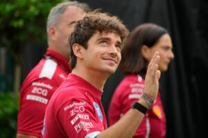Dackel hilft Ferrari-Star Leclerc bei der Verlobung