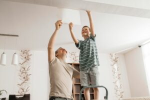 Gemeinsam kreativ: So macht Heimwerken mit Kindern Freude