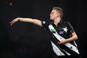 Pietreczko schafft Sprung in die zweite Runde der Darts-WM