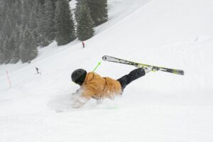 Gut versichert im Skiurlaub: Diese Policen braucht es