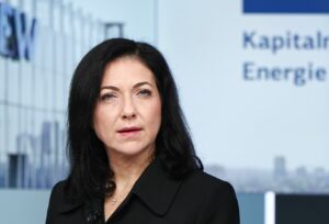 Bund umwirbt Investoren für Milliardenoffensive in Standort