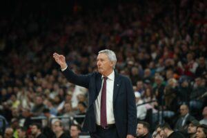 Trainerwechsel als Tabellenführer: Bayern siegt mit Pesic