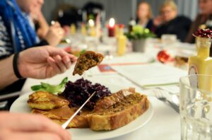 Weihnachtsessen günstig genießen – Tipps für Sparfüchse