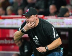 Joggen im Wald: Baumgart verschwitzt Pressekonferenz