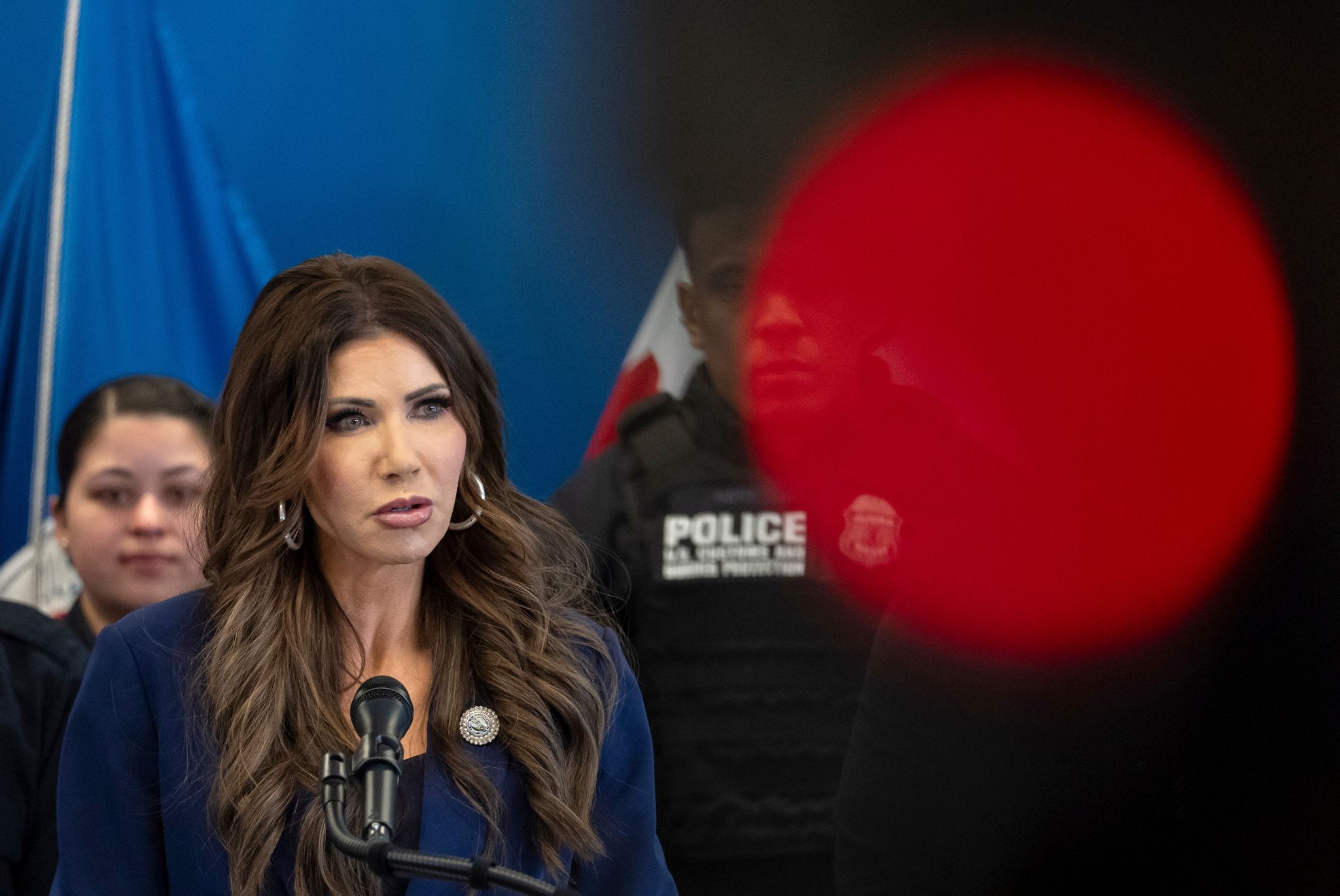 US-Ministerin: Senden Hunderte Bundesbeamte nach Minneapolis