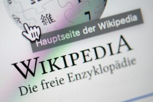 Wikipedia mit 25 unter Druck durch KI-Konkurrenz