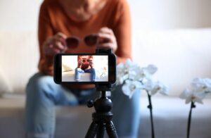 Kind als Influencer: Das gilt bei Arbeitszeit und Werbung