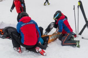 Reiseabbruch nach Skiunfall: Tag des Sturzes ist maßgeblich