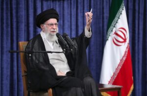 Chamenei gibt Trump Schuld für Massenproteste im Iran