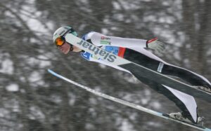 Ski rutschen die Schanze runter: Prevc darf nicht fliegen