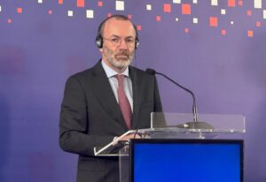 Weber fordert Gespräche über europäischen Atomschirm