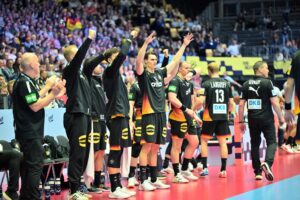 Sieg gegen Spanien: Handballer wenden EM-Aus ab