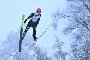 Geiger springt in Willingen auf Platz drei