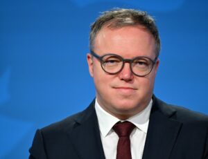 Voigt soll Doktortitel verlieren – Klage angekündigt