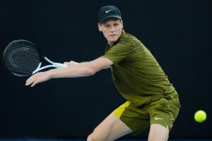 Gegner gibt auf: Titelverteidiger Sinner schnell weiter