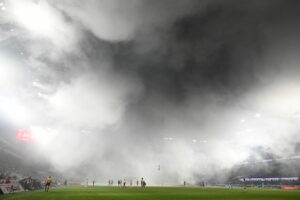 Zu viel Pyro: Köln-Bayern für zehn Minuten unterbrochen