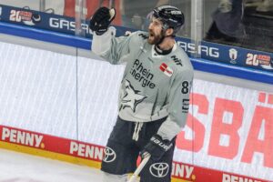 Tätlichkeit gegen Schiedsrichter: Eishockey-Profi gesperrt