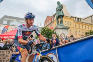 Lipowitz-Attacke nicht belohnt – Schachmann stürzt schwer