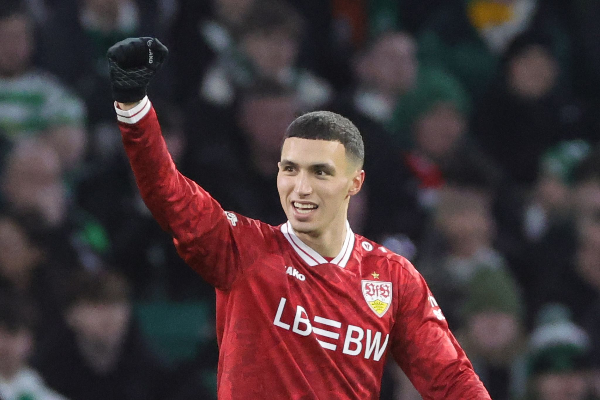 Mit starkem El Khannouss – VfB nimmt Kurs aufs Achtelfinale