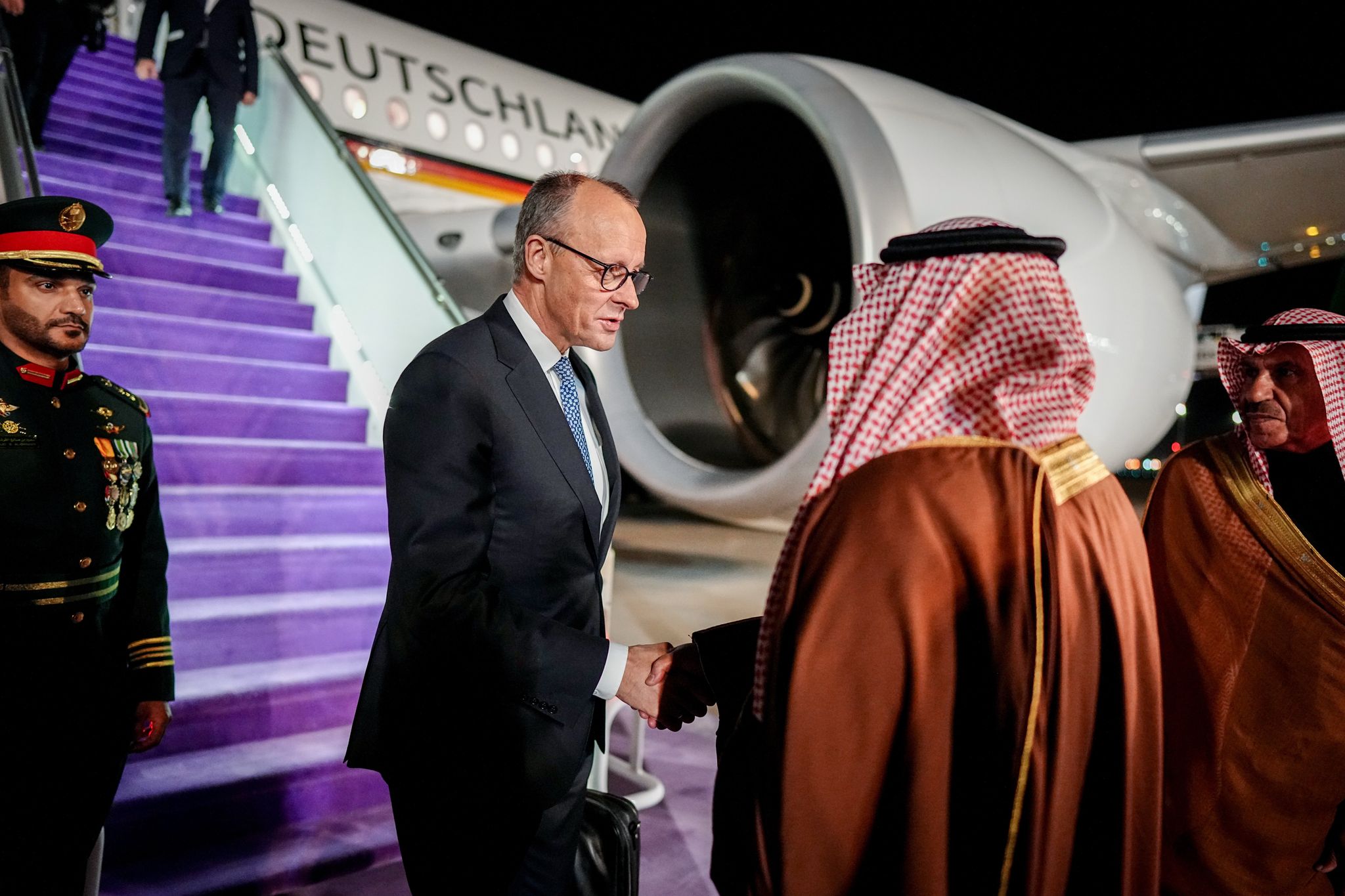 Merz will strategische Partnerschaft mit Golfregion ausbauen